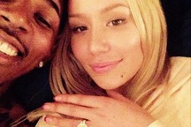 Bị “cắm sừng”, nữ rapper 9x vẫn tự tin khoe nhẫn đính hôn 11 tỉ đồng