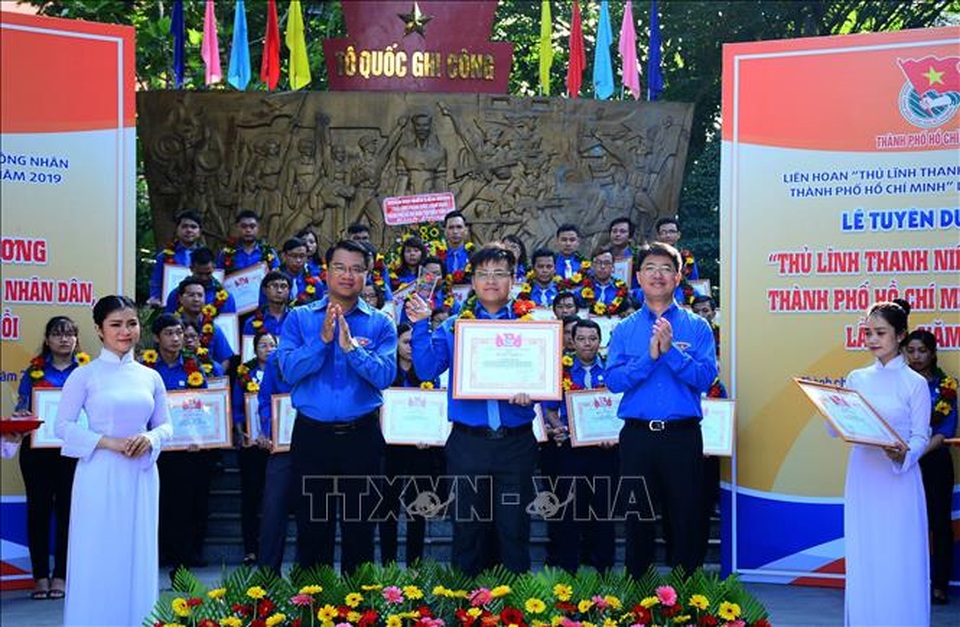 Phát triển Đảng trong sinh viên: Nâng chất chi bộ sinh viên - 1 Phát triển Đảng trong sinh viên: Nâng chất chi bộ sinh viên - 1