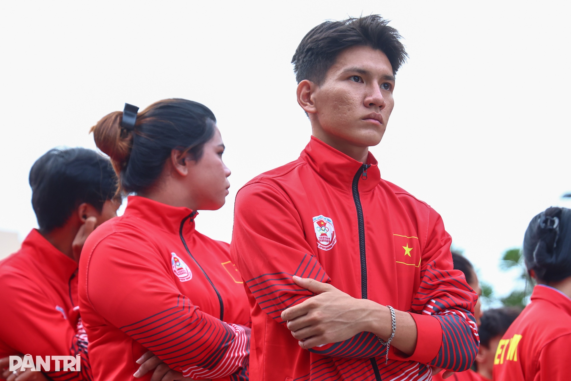 Hàng trăm VĐV hừng hực khí thế lên đường tranh tài SEA Games 33 - 2