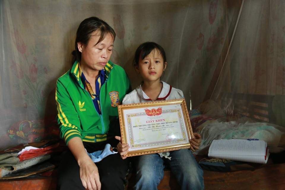 Bé gái nghẹn ngào vì ung thư đang mang tình yêu duy nhất của em đi xa... - 5 Bé gái nghẹn ngào vì ung thư đang mang tình yêu duy nhất của em đi xa... - 5