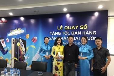 Mobifone trao thưởng cho khách hàng là đại lý, điểm cung cấp dịch vụ