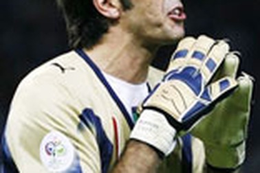 Deschamps: “Buffon sẽ không bỏ Juve”