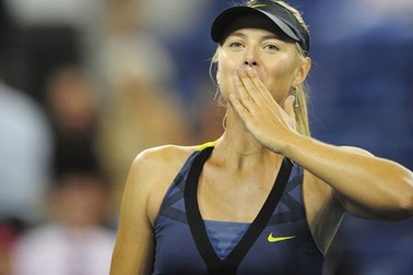 Venus Williams bỏ cuộc, Sharapova tiến bước