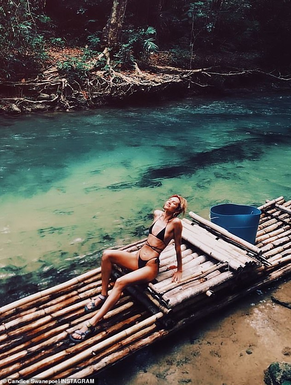 Candice Swanepoel khoe đường cong hoàn hảo - 7 Candice Swanepoel khoe đường cong hoàn hảo - 7