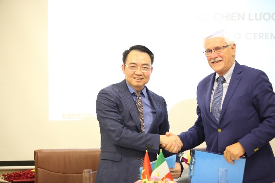 NTK Francesco Turchi kiến tạo Ánh sáng Viễn Đông cho Giovanni - 3 NTK Francesco Turchi kiến tạo Ánh sáng Viễn Đông cho Giovanni - 3