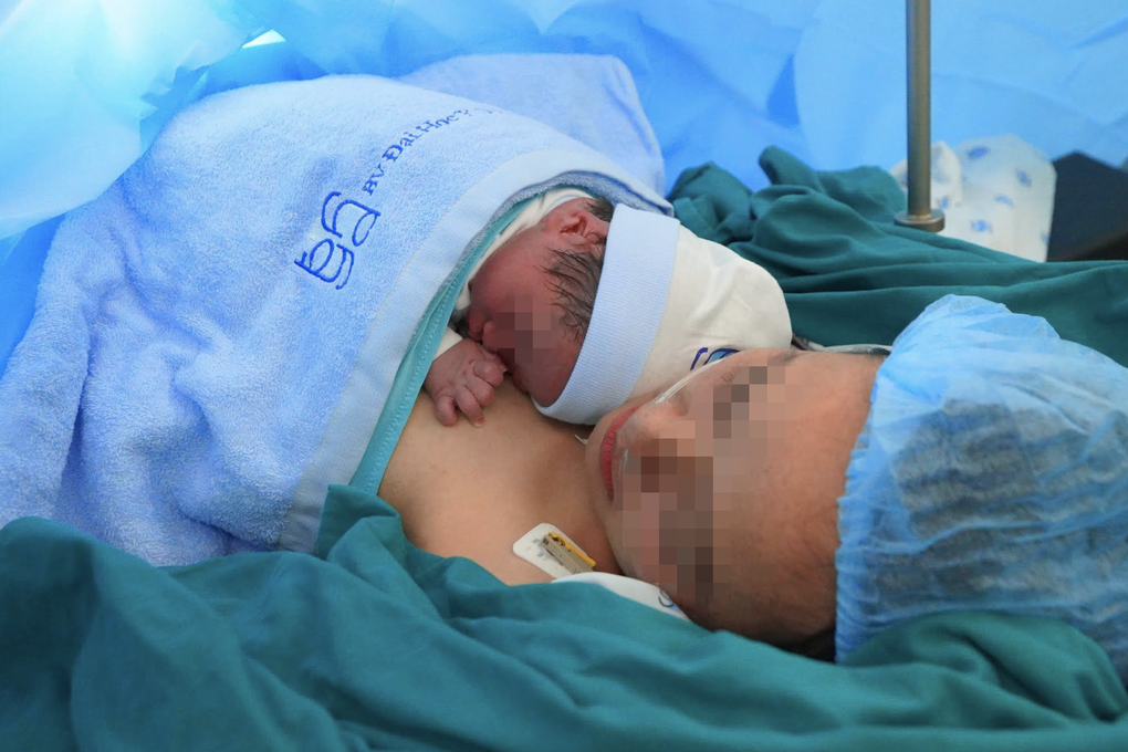 Bệnh viện ở TPHCM lần đầu làm thủ thuật cực kỳ hiếm cứu con trong bụng mẹ - 2 Bệnh viện ở TPHCM lần đầu làm thủ thuật cực kỳ hiếm cứu con trong bụng mẹ - 2