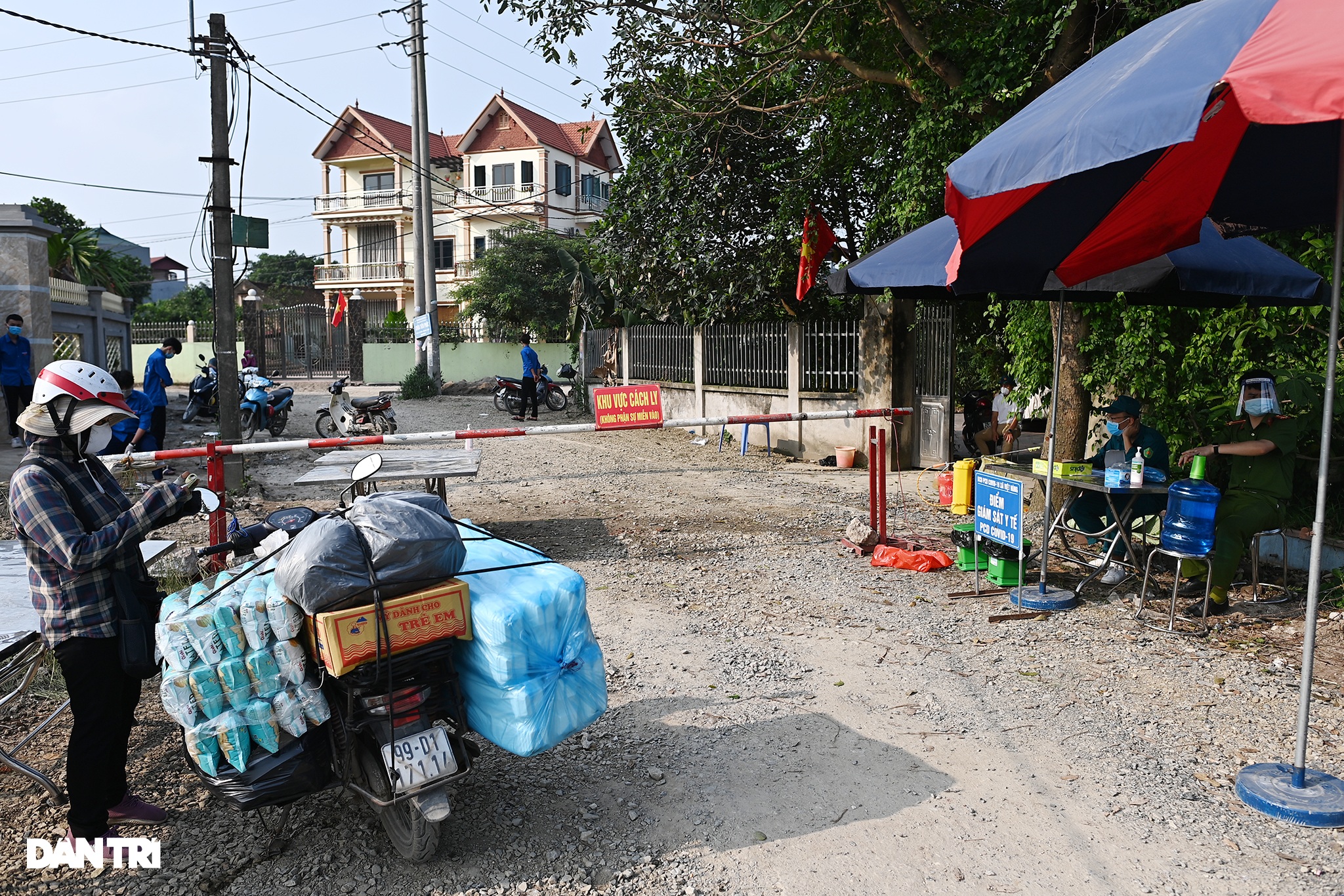 Vườn không nhà trống trong khu cách ly có 2 ca mắc Covid-19 ở Hà Nội - 1 Vườn không nhà trống trong khu cách ly có 2 ca mắc Covid-19 ở Hà Nội - 1