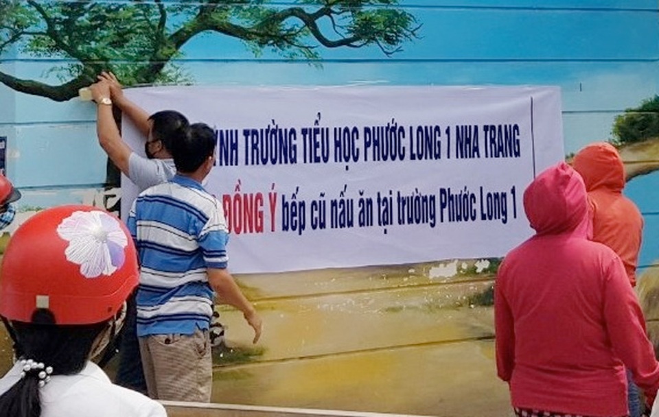 Vụ “lùm xùm” bữa ăn học sinh: Yêu cầu làm rõ trách nhiệm Hiệu trưởng - 1 Vụ “lùm xùm” bữa ăn học sinh: Yêu cầu làm rõ trách nhiệm Hiệu trưởng - 1