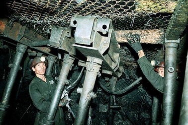 Giảm thuế để giải quyết tồn hàng chục triệu tấn than?