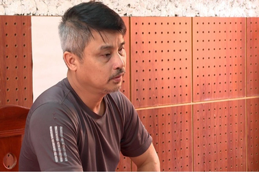 Tài xế Audi tông hỏng xe taxi rồi nhờ người khác nhận tội thay