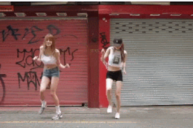 Clip “hot girl nhảy khoe chân dài gợi cảm” gây sốt tuần qua