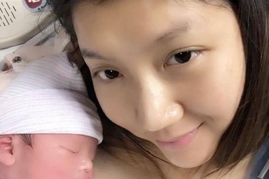 Ngọc Quyên đã sinh con trai đầu lòng tại Mỹ