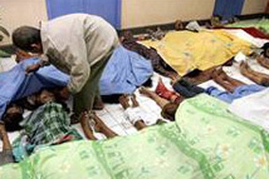 Sóng thần khiến hơn 300 người Indonesia thiệt mạng