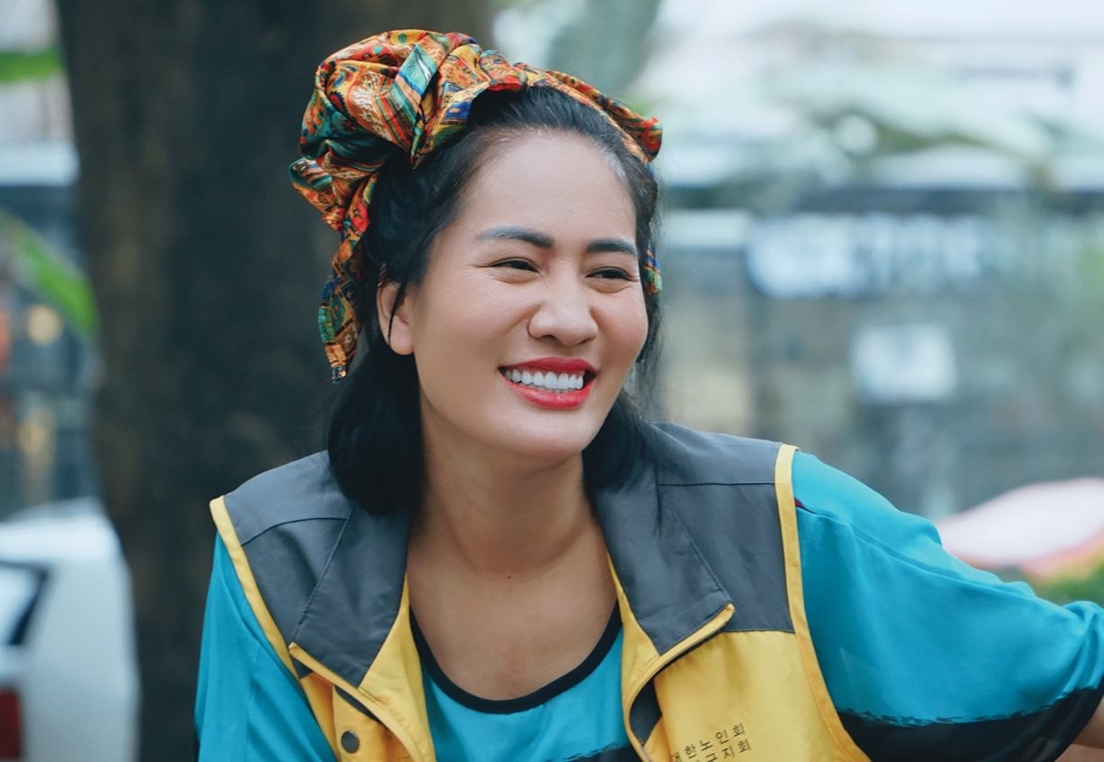 Actress Minh Cuc: The most beautiful flower is the one that grows up - 2 Diễn viên Minh Cúc: Bông hoa đẹp nhất là bông hoa vươn lên - 2