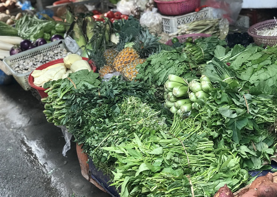 Giá rau xanh đắt đỏ, tiểu thương rón rén nhập hàng - 3 Giá rau xanh đắt đỏ, tiểu thương rón rén nhập hàng - 3