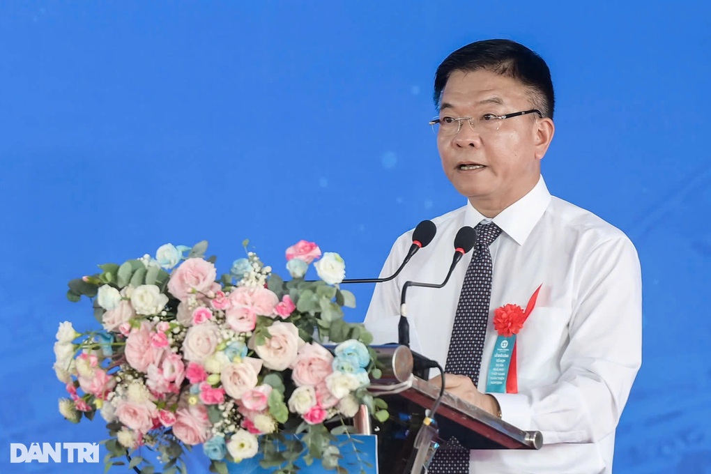 Phó Thủ tướng dự lễ khởi công Tổ hợp dự án thép ở Nam Định - 2 Phó Thủ tướng dự lễ khởi công Tổ hợp dự án thép ở Nam Định - 2