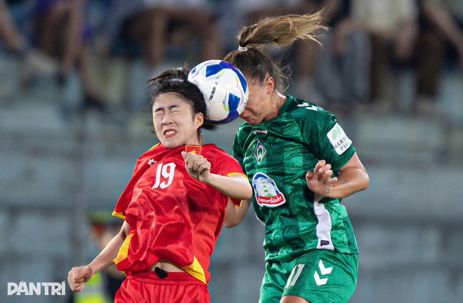 Thể hình vượt trội, dàn sao Werder Bremen áp đảo tuyển nữ Việt Nam - 9 Thể hình vượt trội, dàn sao Werder Bremen áp đảo tuyển nữ Việt Nam - 9