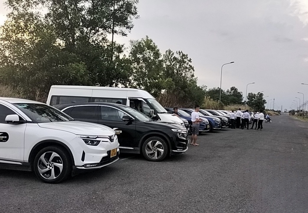 Tàu cao tốc TPHCM - Côn Đảo huy động 50 xe trung chuyển sau vỡ trận - 3 Tàu cao tốc TPHCM - Côn Đảo huy động 50 xe trung chuyển sau vỡ trận - 3