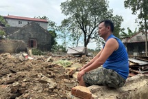 Chiến sĩ An ninh cơ sở đi chống lũ, nhà bị “tàu ma” đâm sập