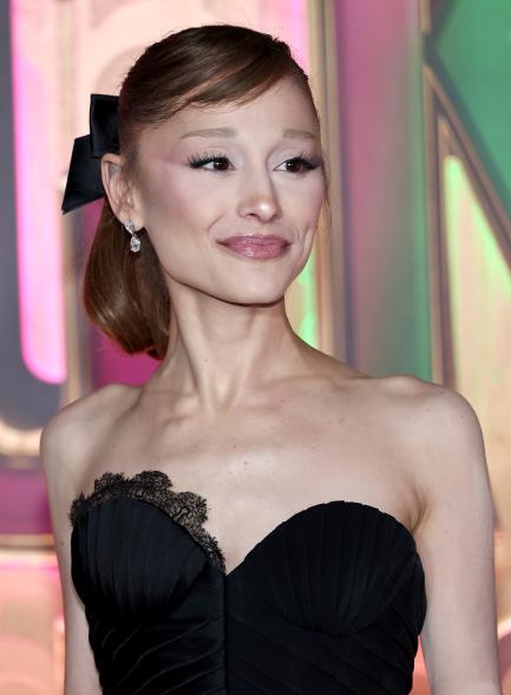 Ám ảnh siêu gầy: Cắt 6 xương sườn, uống thuốc vô độ để đẹp như ngôi sao - 1