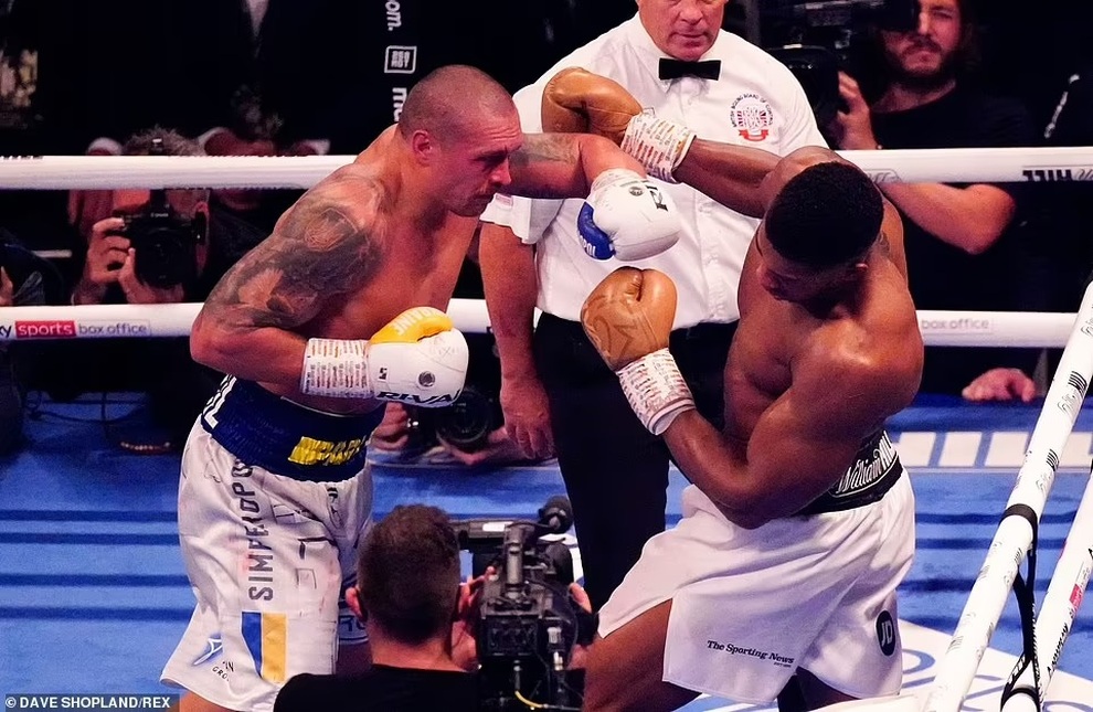 Oleksandr Usyk đánh bại Anthony Joshua, thâu tóm 4 đai vô địch hạng nặng - 4 Oleksandr Usyk đánh bại Anthony Joshua, thâu tóm 4 đai vô địch hạng nặng - 4