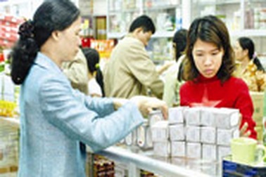 Giá thuốc: Chưa được phép vẫn cứ tăng!