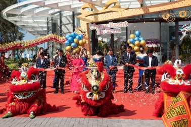 Hàng nghìn khách hàng tới tham dự lễ khai trương Sale Gallery Charm Resort Hồ Tràm