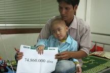 Trao hơn 70 triệu đến bé Lê Tuấn Thành bị ung thư máu 