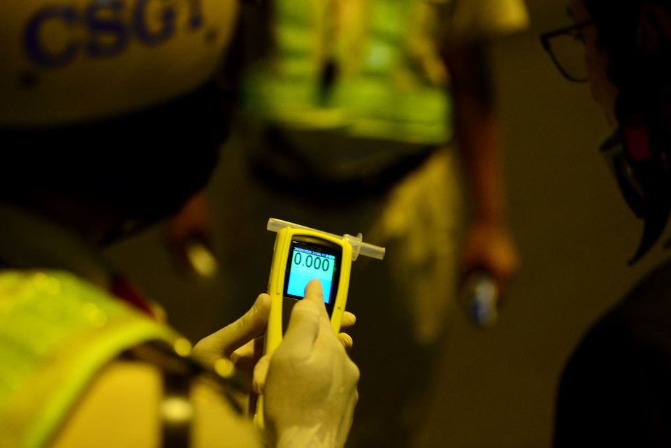 CSGT đo nồng độ cồn ra sao trong mùa dịch Covid-19? - 8