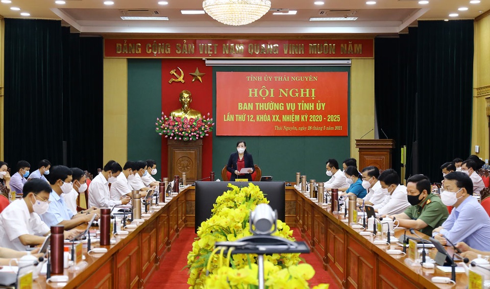 Bí thư Thái Nguyên: Vừa đảm bảo sức khỏe người dân, vừa phát triển kinh tế - 1 Bí thư Thái Nguyên: Vừa đảm bảo sức khỏe người dân, vừa phát triển kinh tế - 1