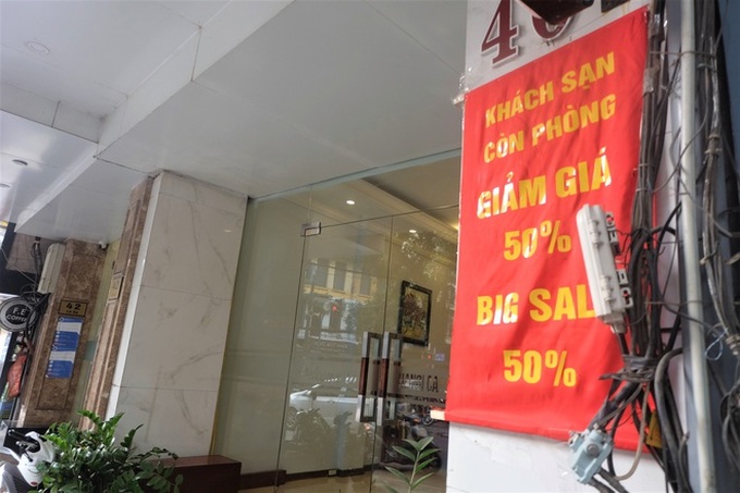 Đói khách vì dịch Covid-19, khách sạn 3 sao ở Hà Nội giảm sốc giá phòng còn 299.000 đồng - Ảnh 1. Đói khách vì dịch Covid-19, khách sạn 3 sao ở Hà Nội giảm sốc giá phòng còn 299.000 đồng - Ảnh 1.
