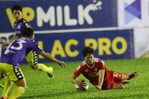 HA Gia Lai 2-2 CLB Hà Nội: Quang Hải, Công Phượng lập công