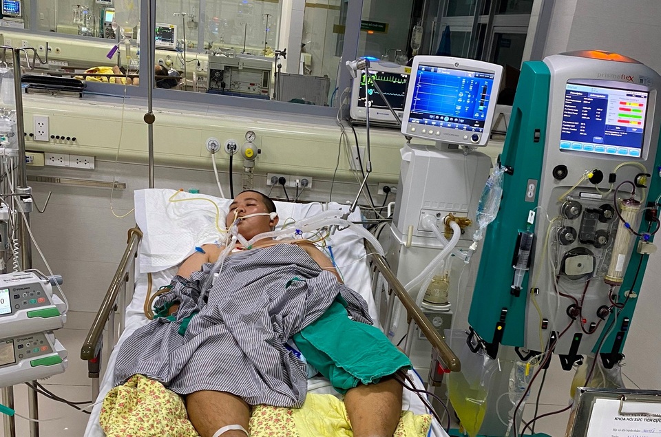 Mong mọi người dang tay cứu giúp để anh ấy còn được về với các con - 2 Mong mọi người dang tay cứu giúp để anh ấy còn được về với các con - 2