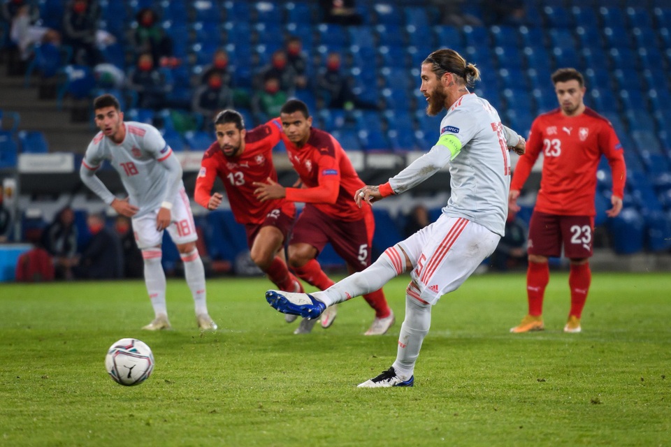 Sergio Ramos đá hỏng phạt đền 2 lần trong ngày làm nên lịch sử - 1 Sergio Ramos đá hỏng phạt đền 2 lần trong ngày làm nên lịch sử - 1