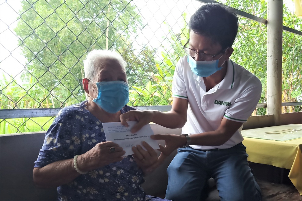 Tri ân 27/7: Những suất quà được trao giữa tâm dịch Covid-19 tại ĐBSCL - 9 Tri ân 27/7: Những suất quà được trao giữa tâm dịch Covid-19 tại ĐBSCL - 9