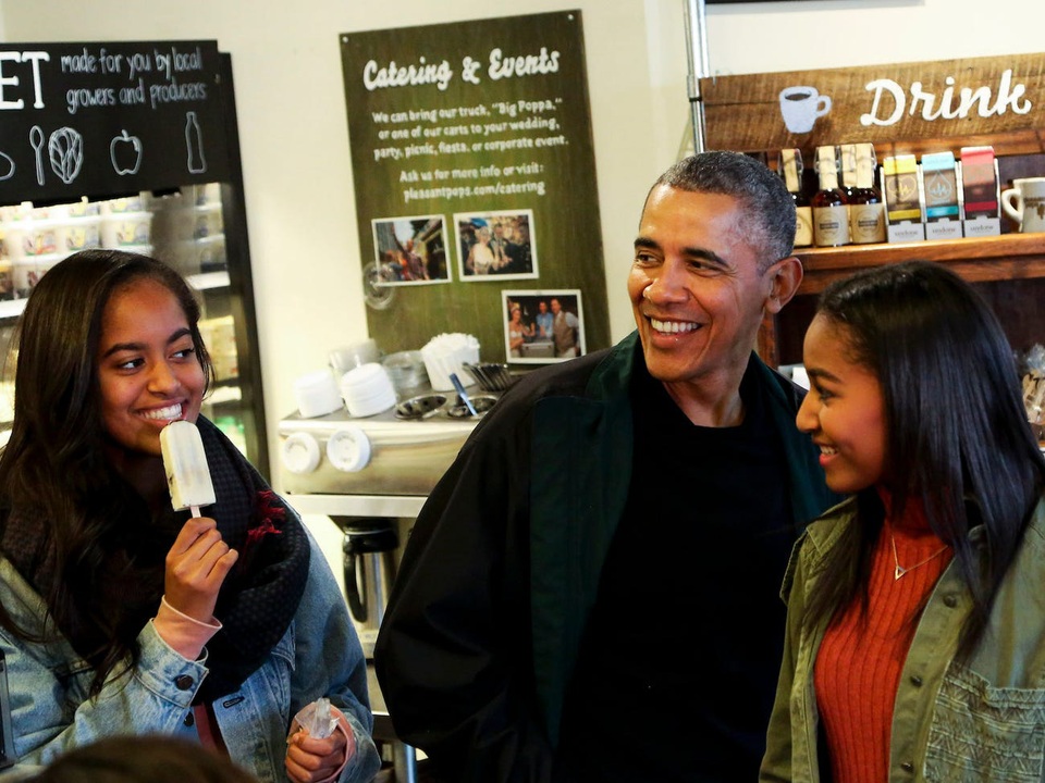 Rời Nhà Trắng, thu nhập khủng của cựu Tổng thống Obama đến từ đâu? - 10 Rời Nhà Trắng, thu nhập khủng của cựu Tổng thống Obama đến từ đâu? - 10