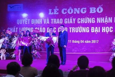 Trường ĐH Ngoại thương nhận giấy chứng nhận kiểm định chất lượng giáo dục