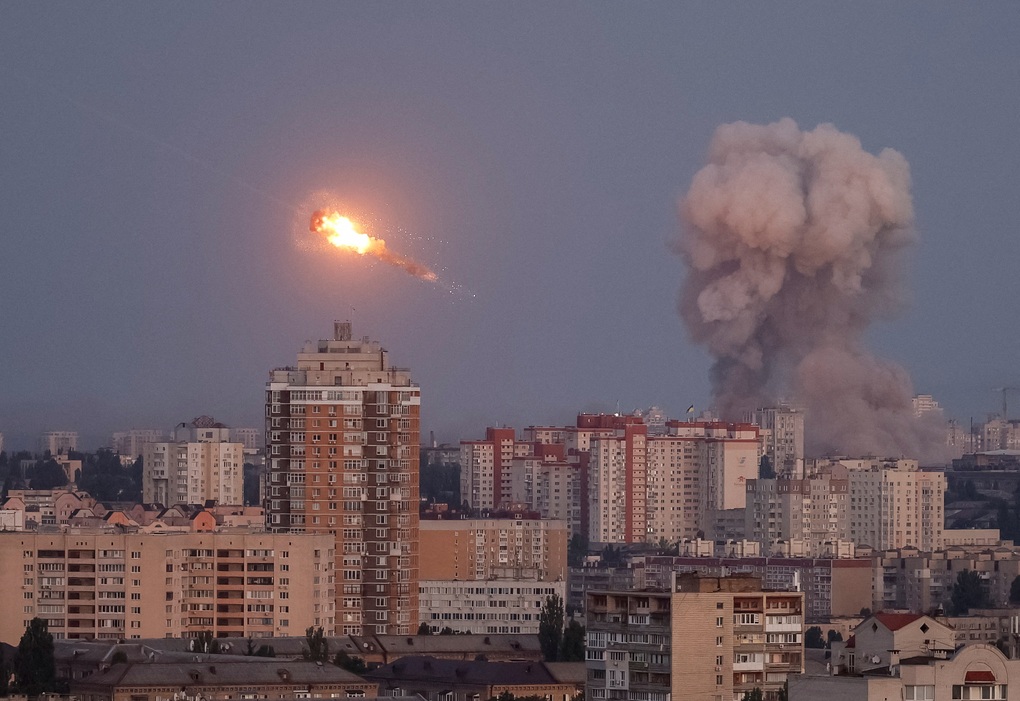 Nga không kích trúng tòa chính phủ Ukraine ở thủ đô Kiev - 2 Nga không kích trúng tòa chính phủ Ukraine ở thủ đô Kiev - 2