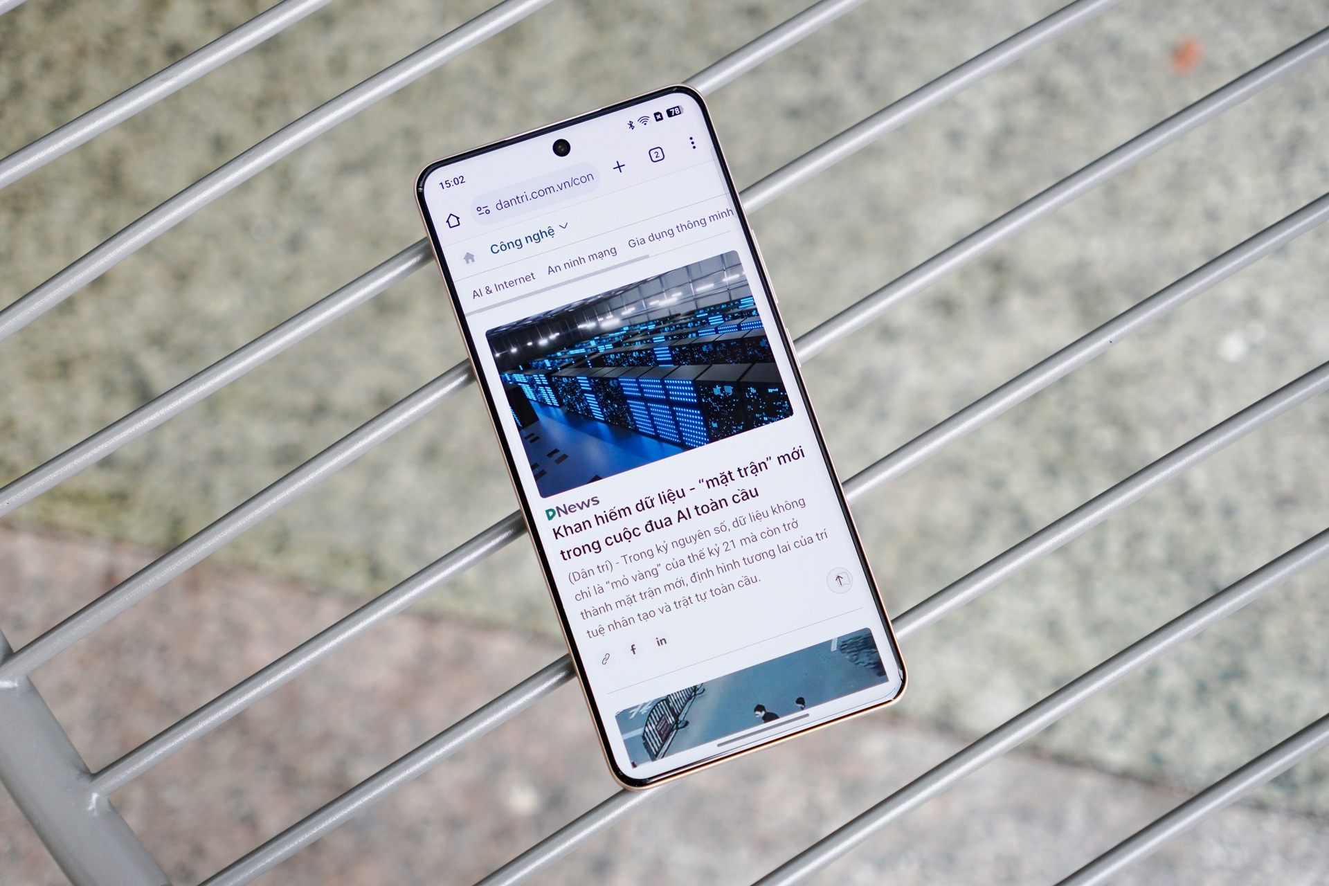 realme 15 Pro៖ ដំណើរការល្អ AI ចម្រុះ ប៉ុន្តែការរចនាត្រូវការការកែលម្អ - ៨ realme 15 Pro: Hiệu suất tốt, AI đa dạng nhưng thiết kế cần cải thiện - 8