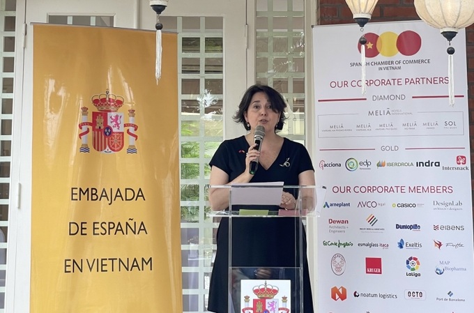 Bà Pilar Méndez Jiménez - Đại sứ Tây Ban Nha tại Việt Nam phát biểu tại Lễ ra mắt Hiệp hội Doanh nghiệp Tây Ban Nha tại Việt Nam.