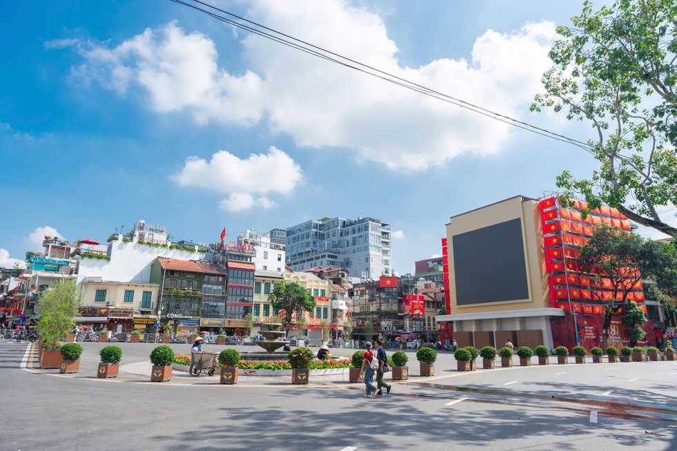 Những hình ảnh về Quảng trường Đông Kinh - Nghĩa Thục xưa và nay - 2 Những hình ảnh về Quảng trường Đông Kinh - Nghĩa Thục xưa và nay - 2