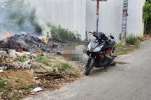 Tài xế taxi công nghệ bốc cháy bên bãi rác ở Bình Dương