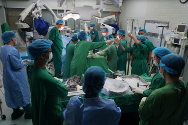 Vượt "bão" thiếu thiết bị, hai bệnh viện ghép tạng xuyên Việt cứu 6 người