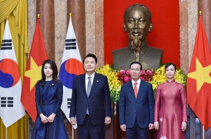 Đây là chuyến thăm cấp Nhà nước đầu tiên tới Việt Nam của Tổng thống Hàn Quốc Yoon Suk Yeol và Việt Nam cũng là nước Đông Nam Á đầu tiên ông tới thăm sau khi nhậm chức hồi tháng 5/2022. 