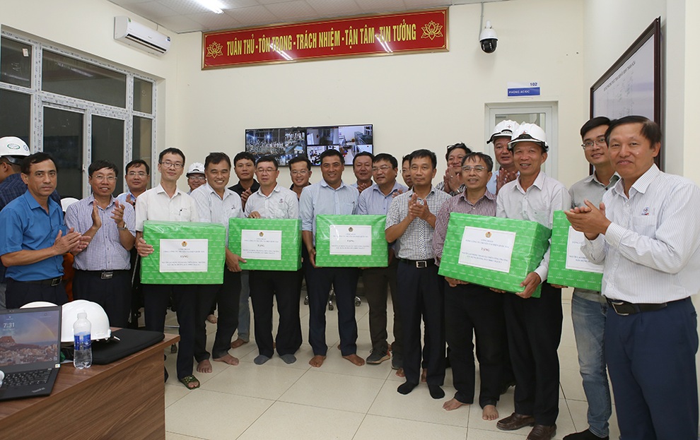 Đóng điện đường dây 500kV Quảng Trạch - Quỳnh Lưu - 4 Đóng điện đường dây 500kV Quảng Trạch - Quỳnh Lưu - 4