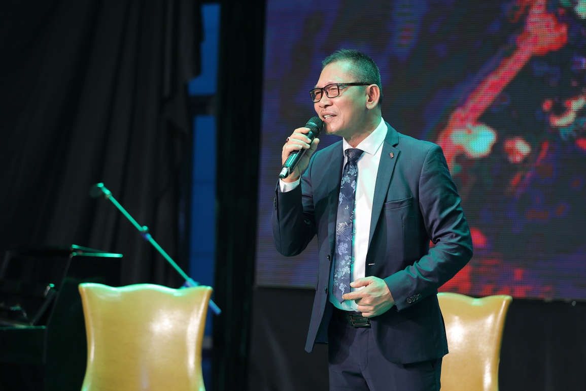 NSƯT Đức Long: Làm nghề hát mà giàu có đúng nghĩa khó lắm - 2 NSƯT Đức Long: Làm nghề hát mà giàu có đúng nghĩa khó lắm - 2