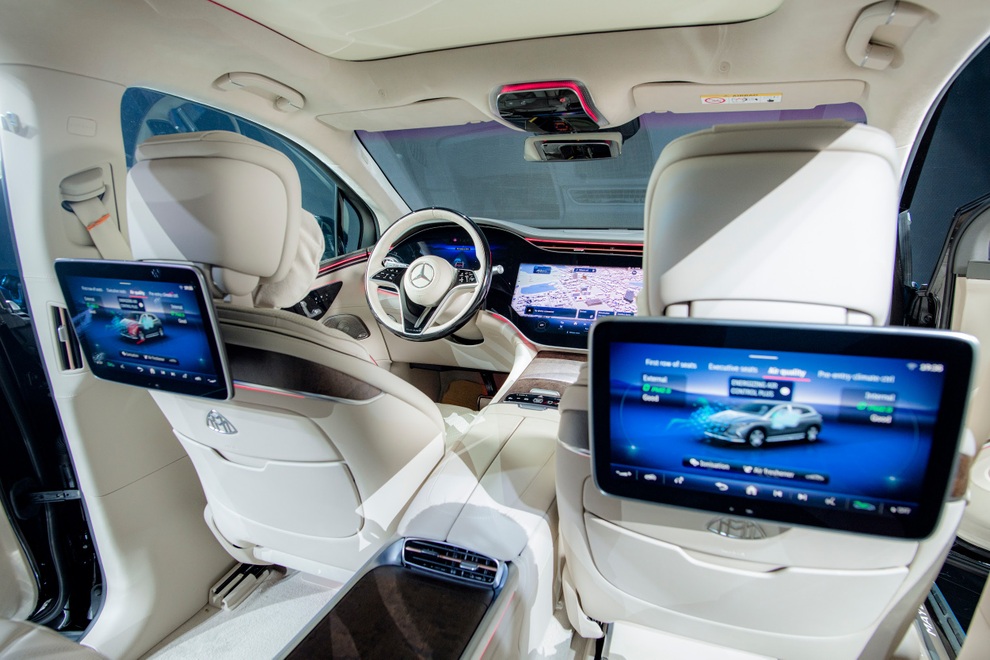 SUV thuần điện Mercedes-Maybach giá 7,6 tỷ đồng có gì để thu hút khách Việt - 13 SUV thuần điện Mercedes-Maybach giá 7,6 tỷ đồng có gì để thu hút khách Việt - 13