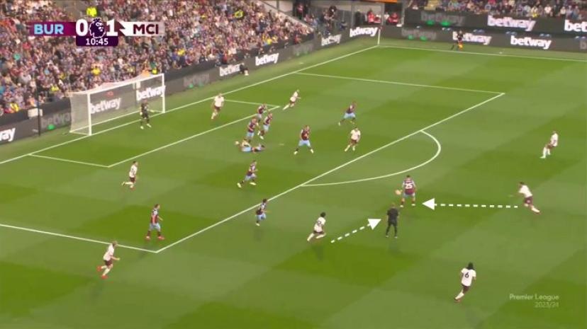 Cuộc sao chép và sáng tạo chiến thuật không ngừng của Pep Guardiola - 7 Cuộc sao chép và sáng tạo chiến thuật không ngừng của Pep Guardiola - 7