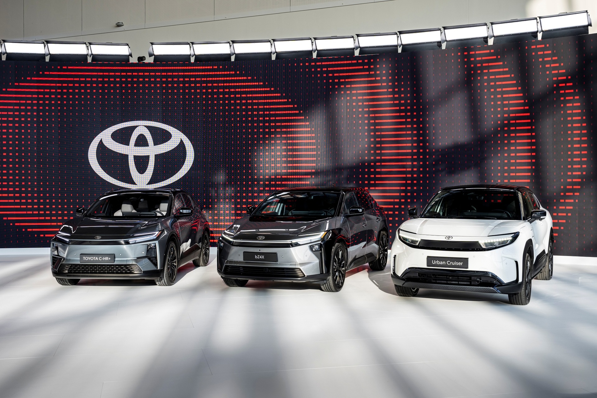 SUV thuần điện của Toyota trình làng, dáng thể thao tham vọng hút giới trẻ - 14 SUV thuần điện của Toyota trình làng, dáng thể thao tham vọng hút giới trẻ - 14