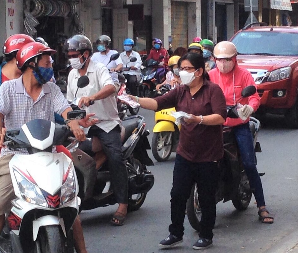 Sóc Trăng: Cô giáo dạy tin học mê làm từ thiện - 2 Sóc Trăng: Cô giáo dạy tin học mê làm từ thiện - 2